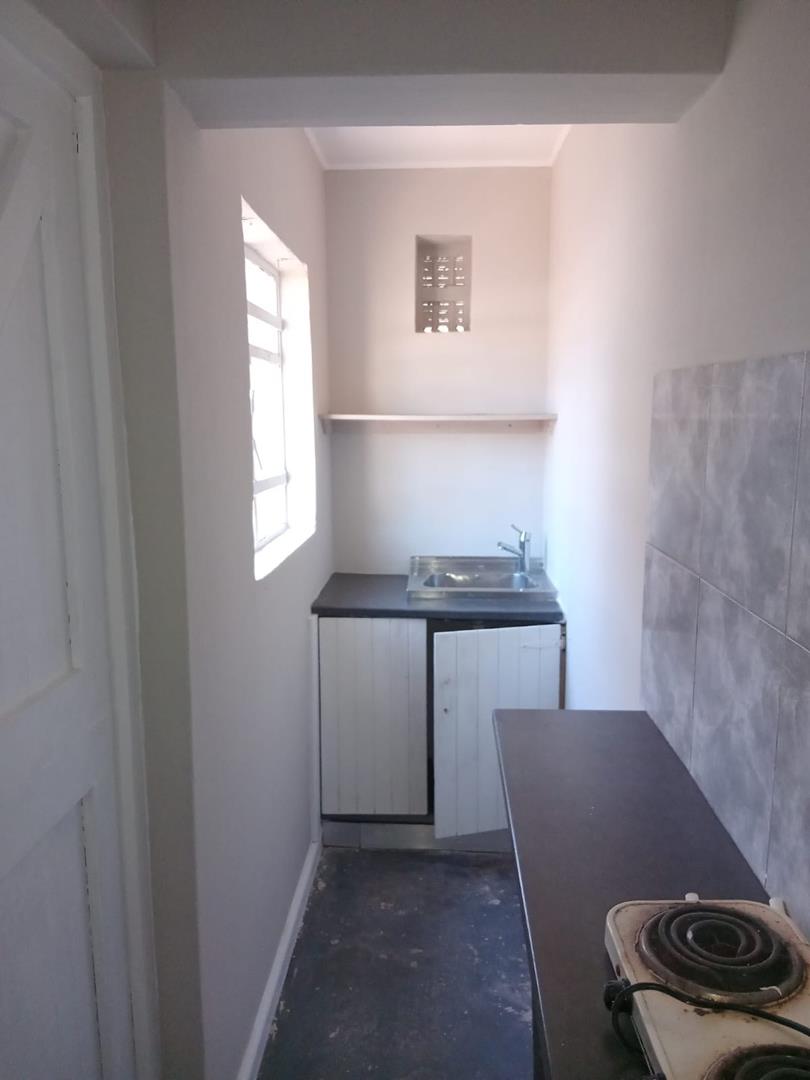 To Let 1 Bedroom Property for Rent in Humewood Eastern Cape